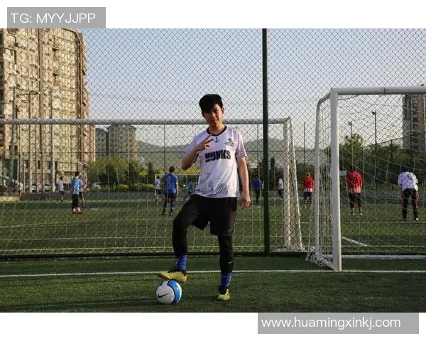 足球明星帅气男孩的魅力瞬间与青春活力的完美结合